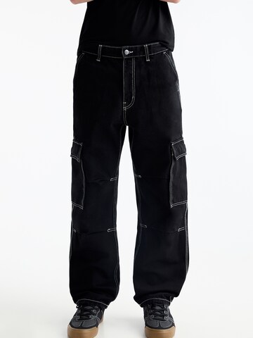 Pull&Bear Loose fit Cargo jeans in Black: front