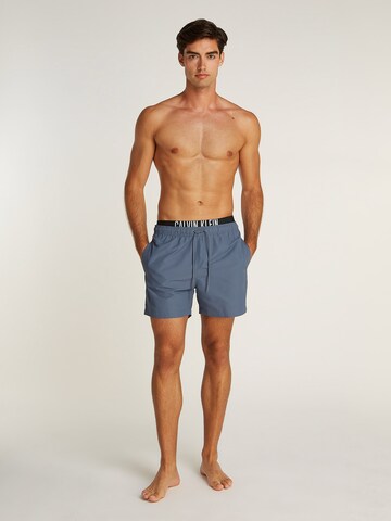 Pantaloncini da bagno di Calvin Klein Swimwear in grigio