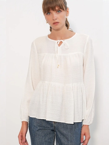 Bigdart - Blusa em branco: frente