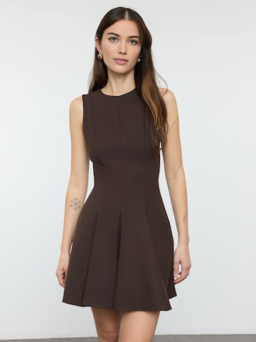 Robe Trendyol en marron : devant