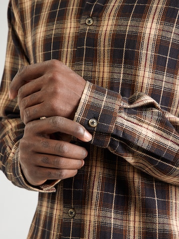 Regular fit Camicia di TOPMAN in marrone