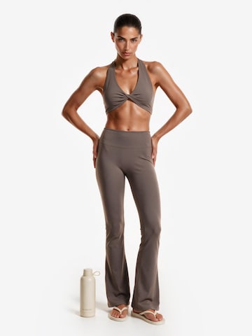 GOD SAVE QUEENS Bootcut Legíny 'Second Skin Studio High-Waisted Bootcut Legging' – hnědá