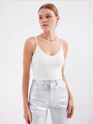 Top di Bigdart in bianco: frontale