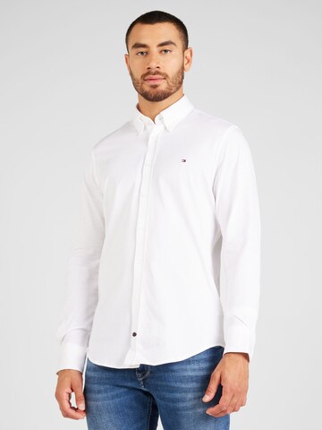 Coupe slim Chemise Tommy Hilfiger Tailored en blanc : devant