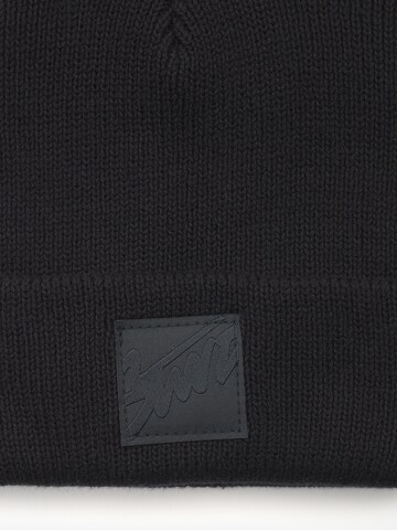 Căciulă de la Pull&Bear pe negru