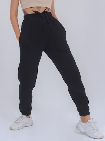 FRESHLIONS Tapered Pants 'Dalina' in Black: front