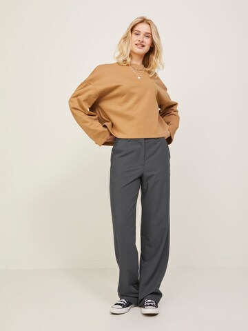 regular Pantaloni con piega frontale di JJXX in grigio
