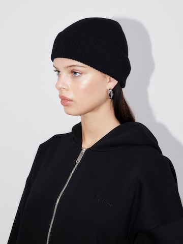 LeGer Premium Beanie 'Godela' in Black: side