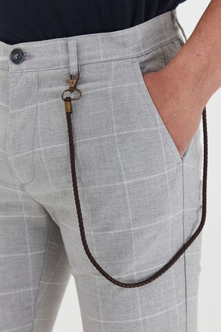 Coupe slim Pantalon chino 'TRAVIS' !Solid en gris