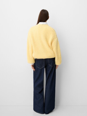 Bershka Pullover in Gelb