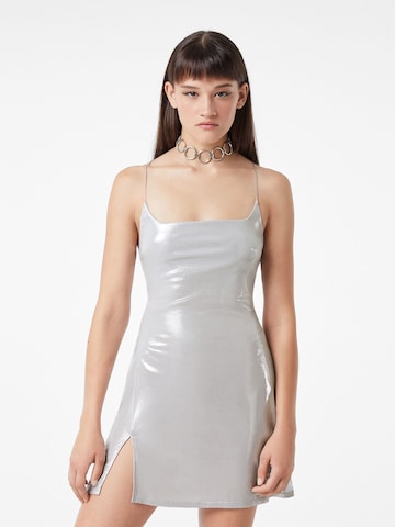 BershkaKoktel haljina - srebro boja: prednji dio