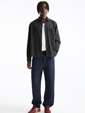 Pull&Bear Comfort Fit Paita värissä harmaa