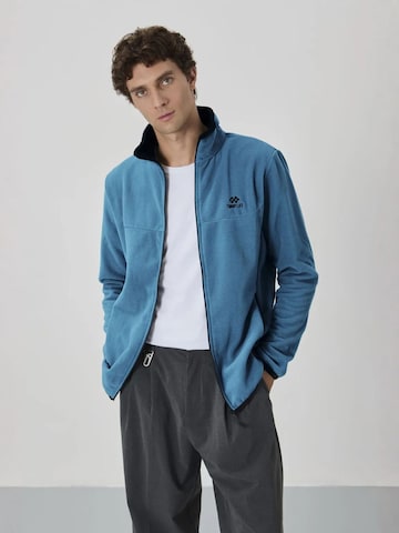 Tommy Life Jacke in Blau: Vorderseite