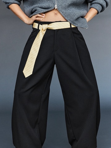 Barrel Pantaloni cutați de la Pull&Bear pe negru