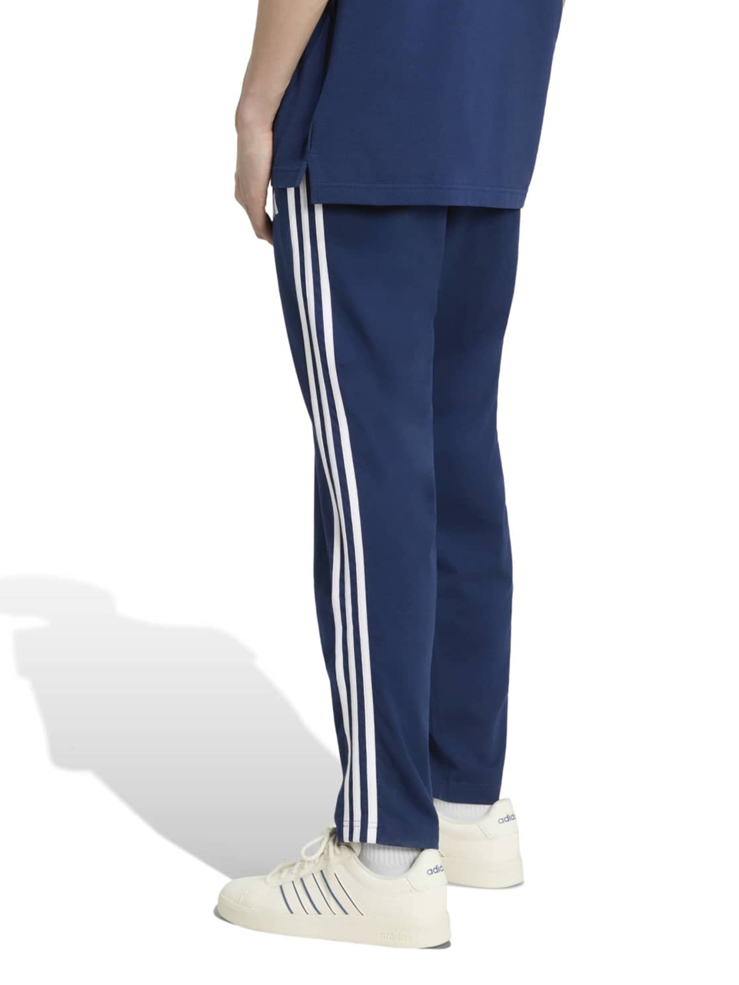 ADIDAS SPORTSWEAR Štandardný strih Športové nohavice 'Essentials' - Modrá