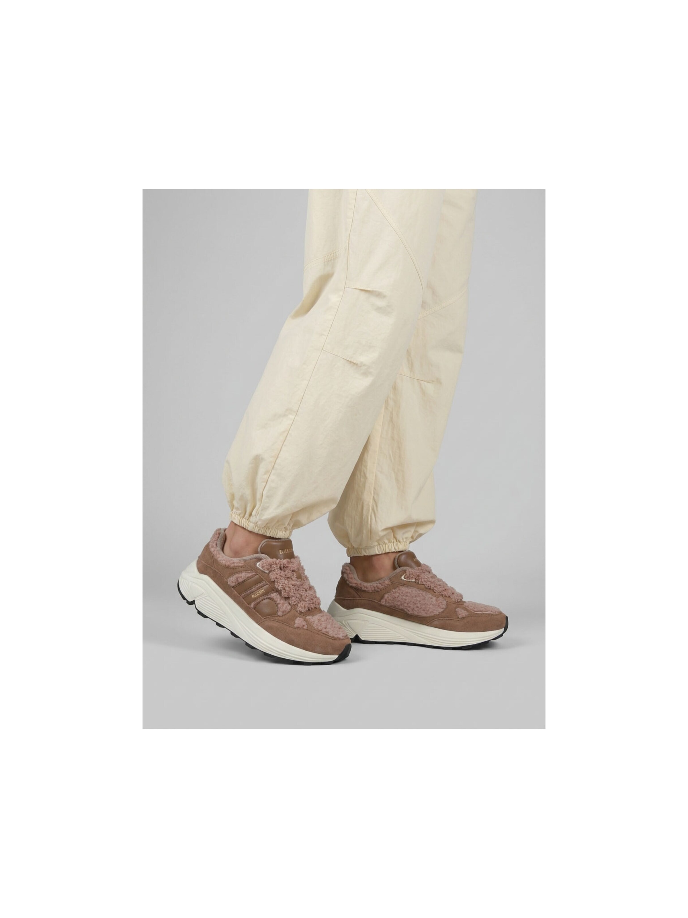 BLACKSTONE Platform trainers 'V-RILEY' in Brown