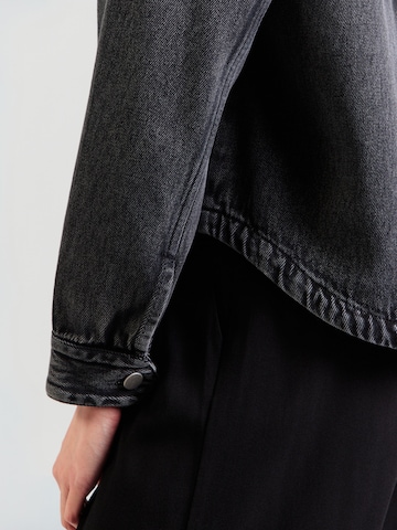 Veste mi-saison 'JDYNOMA' JDY en gris