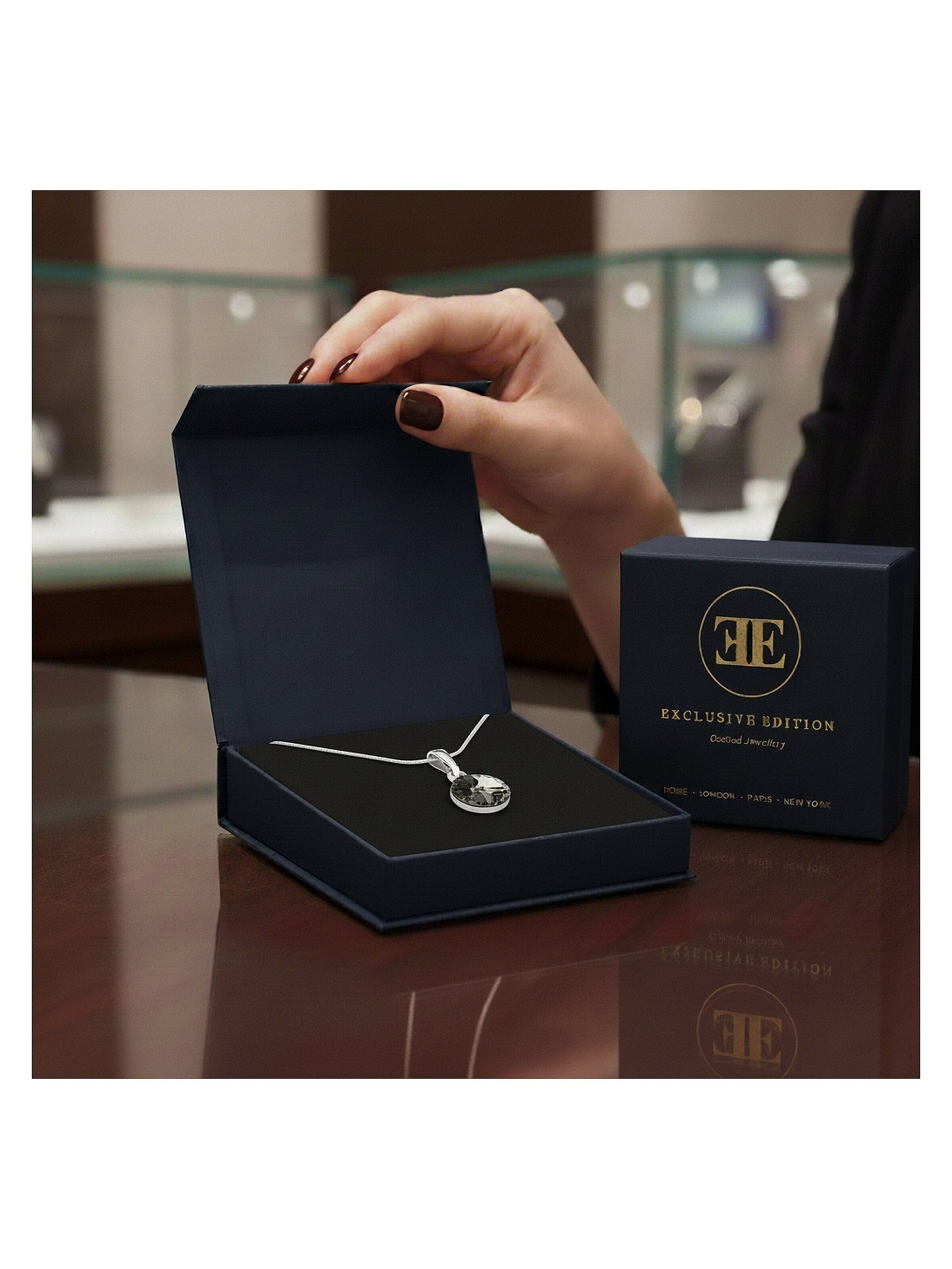 EXCLUSIVE EDITION Řetízek 'Rivoli adorned with Swarovski crystals' – šedá