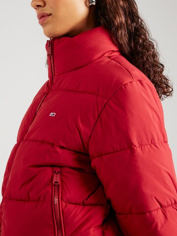 Veste mi-saison 'Essential' Tommy Jeans en rouge