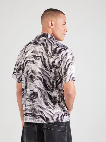 Carlo ColucciRegular Fit Košulja - crna boja: stražnji dio