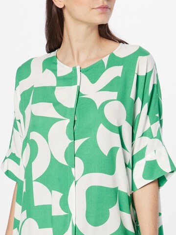 Rochie tip bluză de la Monki pe verde