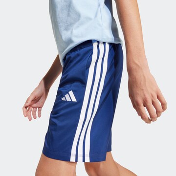ADIDAS SPORTSWEAR Loosefit Sportshorts in Blau