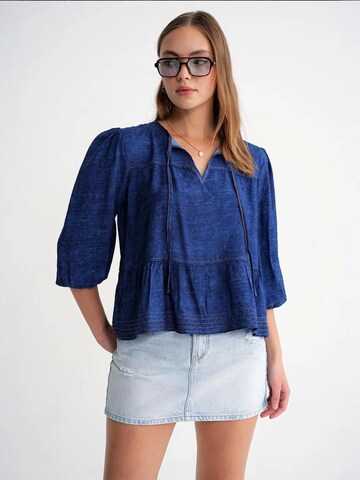 MixRay - Blusa em azul: frente