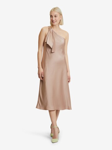 Robe de cocktail Vera Mont en beige : devant