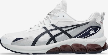 Baskets basses ASICS SportStyle en blanc : devant