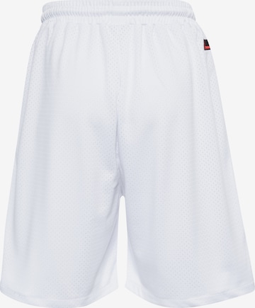 FUBU Regular Shorts in Weiß