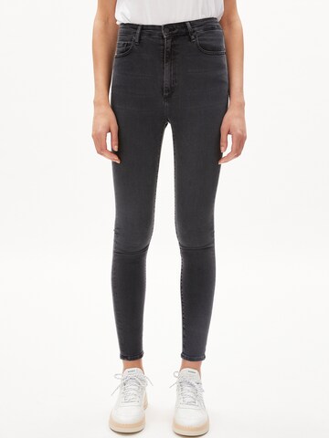 ARMEDANGELS Skinny Jeans 'Ingaa' in Zwart: voorkant