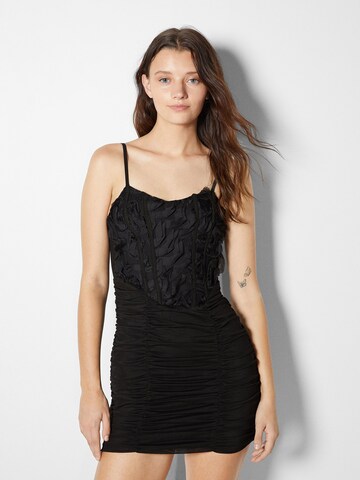 Bershka Kleid in Schwarz: predná strana