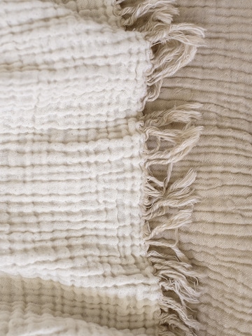 Barine Blankets 'Cocoon' in Beige