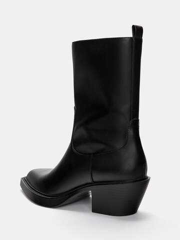 Pull&Bear Bootie in Black