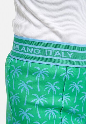Milano Italy Regular Knöchellange Hose mit Biesen und All Over Print in Grün