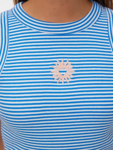 Top de la VERO MODA pe alb