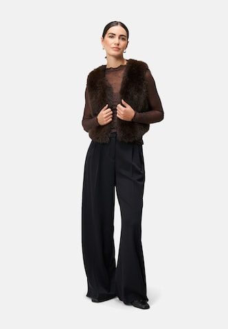 zero Vest in Brown