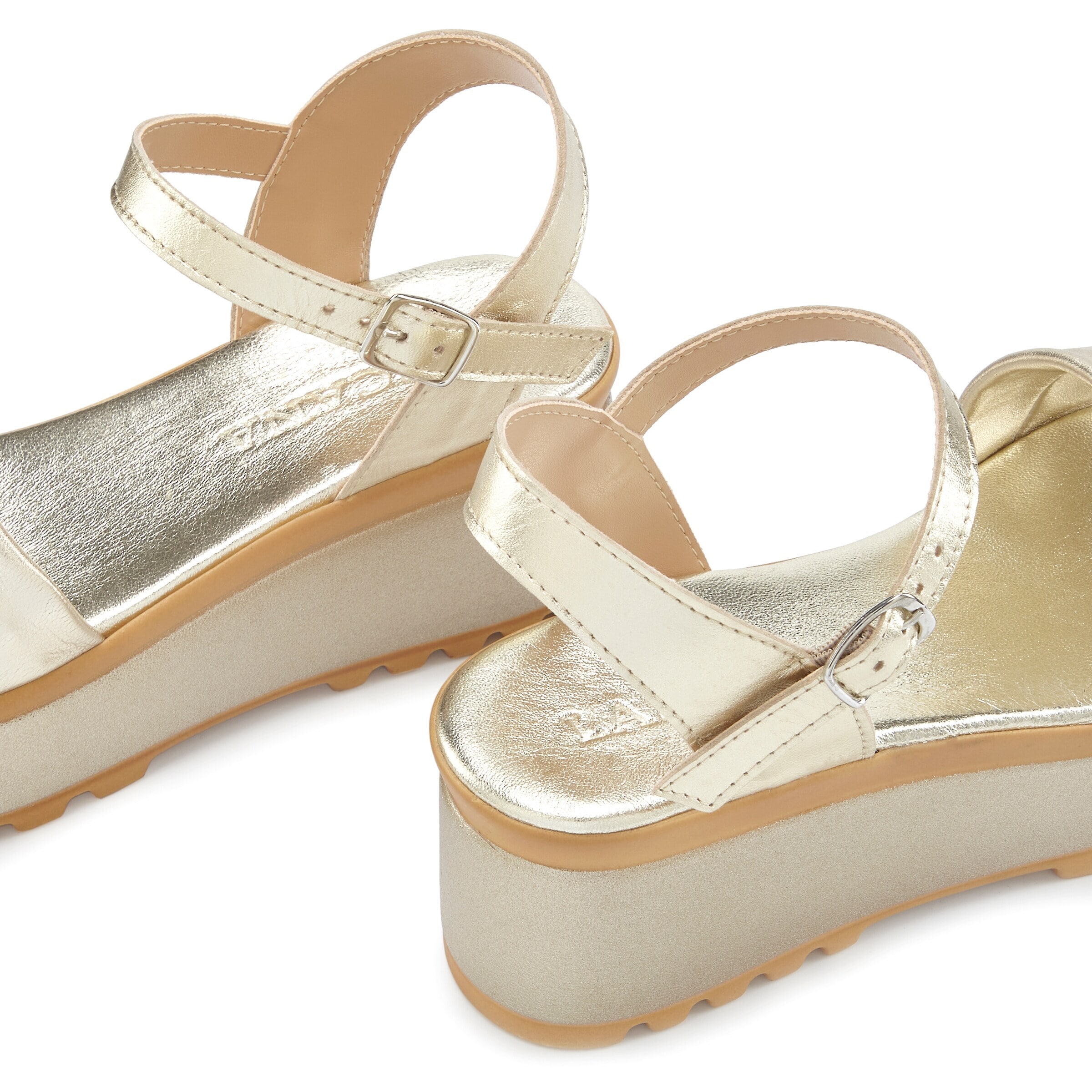 LASCANA Sandals in Gold