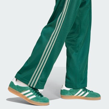 Baggy Pantaloni 'Adicolor Firebird' di ADIDAS ORIGINALS in verde