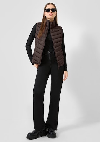QS Vest in Brown: front