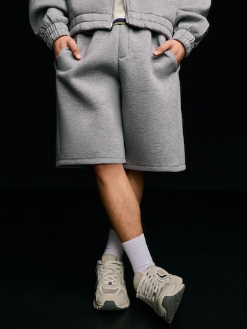 Baggy Pantalon Bershka en gris