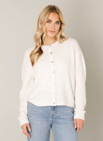 BASE LEVEL Strickjacke in Beige: Vorderseite