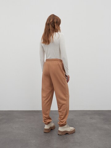 EDITED Loosefit Broek 'Diya' in Bruin