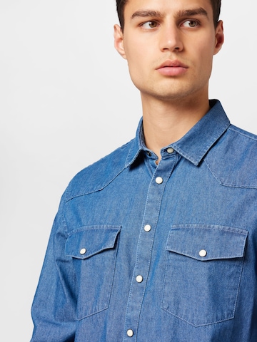 !Solid Regular fit Button Up Shirt in Blue