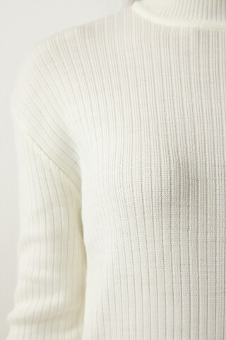 Happiness İstanbul Strikkjole i beige