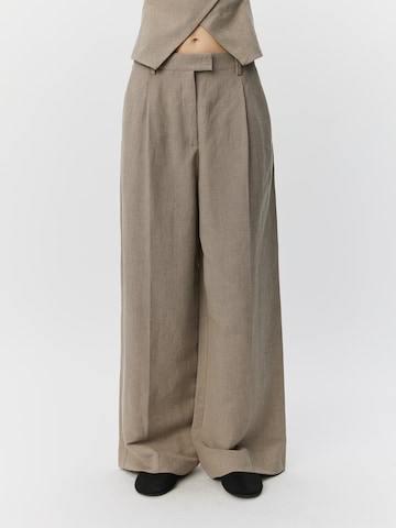 Wide leg Pantaloni cu dungă 'IZRASW' de la Sofie Schnoor pe bej: față