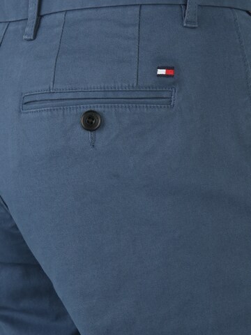 TOMMY HILFIGER Regularen Chino hlače 'Denton ' | črna barva