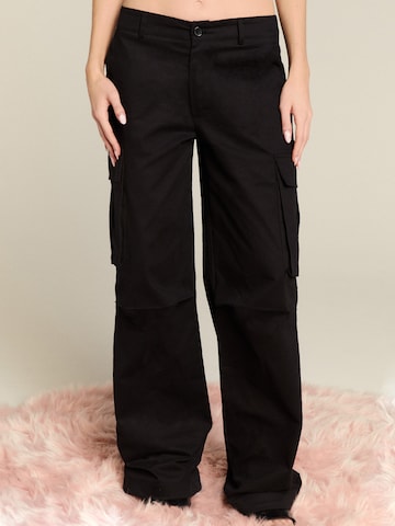 LENI KLUM x ABOUT YOU Loose fit Cargo trousers 'Leona' in Black: front