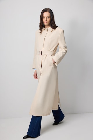 Touche Prive Between-seasons coat in Beige