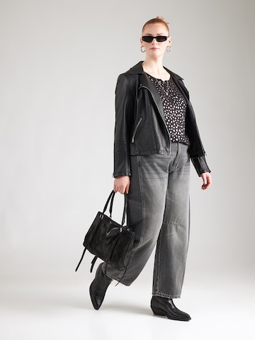 ONLY Carmakoma T-shirt 'CARERIN' i svart